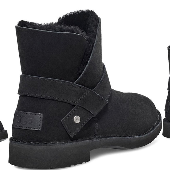 New UGG Zariyah Water Repellent Ankle Boot - Picture 2 of 11